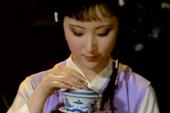 女士喝茶優(yōu)雅姿勢(shì)，女士正確喝茶姿勢(shì)禮儀