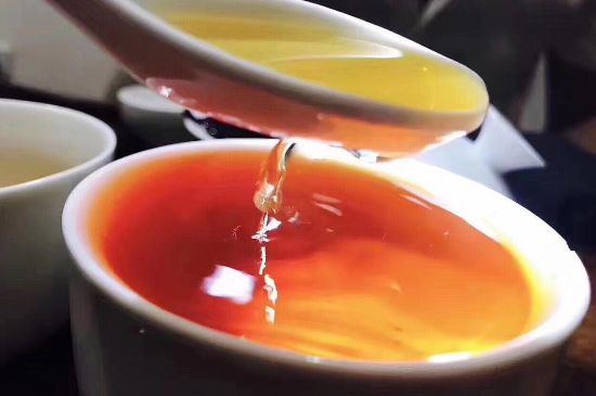 女人喝肉桂紅茶有什么好處，肉桂加紅茶的功效與作用