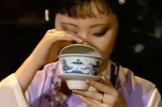 女士喝茶優(yōu)雅姿勢(shì)，女士正確喝茶姿勢(shì)禮儀