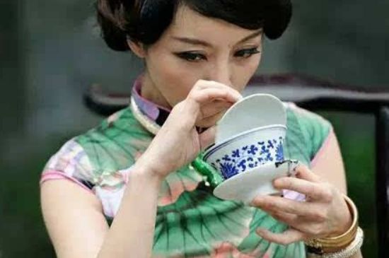 女士喝茶優(yōu)雅姿勢(shì)，女士正確喝茶姿勢(shì)禮儀
