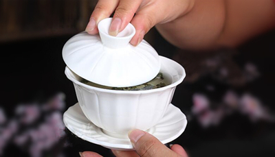 三才蓋碗的正確拿法，三才蓋碗抓碗法圖解