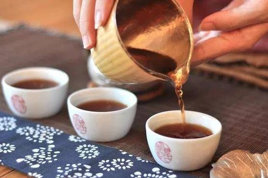 喝茶茶桌上的禮儀有哪些，泡茶待客十大禮儀不可不做！