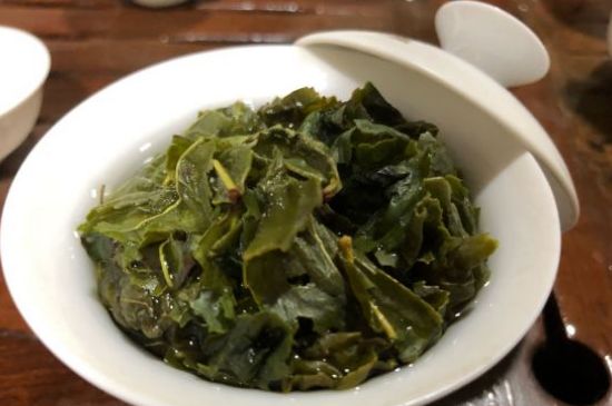 香精茶喝多了會(huì)怎么樣，茶葉加香精有什么害處？