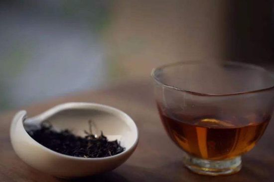 泡好的茶水放冰箱能保存多久，泡好的茶冷藏放多久？