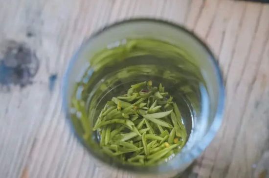 泡好的茶水放冰箱能保存多久，泡好的茶冷藏放多久？