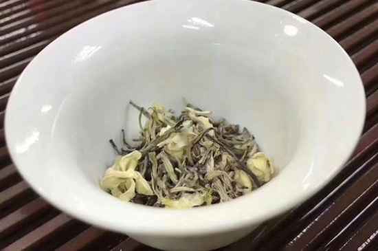 女孩喝茉莉茶的好處，茉莉茶葉的功效與禁忌