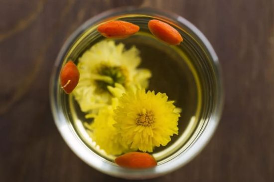 菊花茶的最佳搭配有哪幾樣，菊花茶和什么搭配喝效果好？