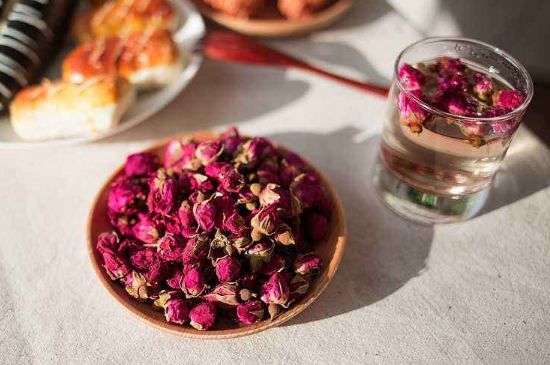 玫瑰花茶的功效與作用，堅持喝一個月玫瑰花茶會怎樣？