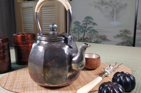 銀壺泡茶后為什么會變黑，銀壺內膽發(fā)黑怎么辦