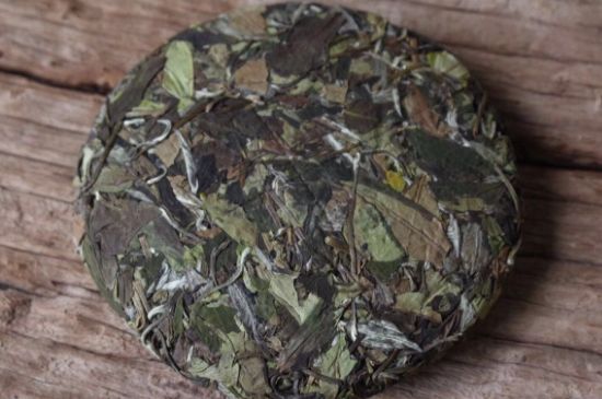 怎么撬老白茶茶餅不容易碎，福鼎白茶如何撬茶方法