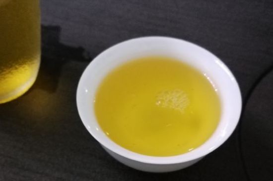 女人喝金駿眉的好處和壞處，女性喝金駿眉可減肥養(yǎng)顏