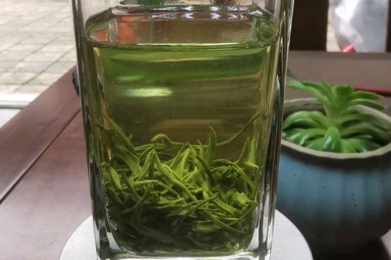 綠茶放了三年還能喝嗎，綠茶放久了喝了會(huì)怎樣